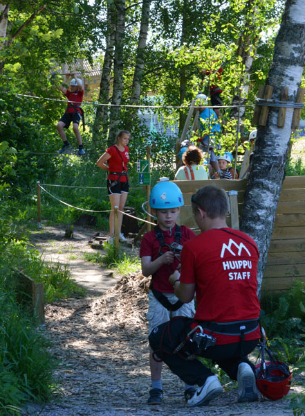 Ennen varsinaisille radoille nousemista kaikki seikkailijat käyvät läpi harjoitusradan.