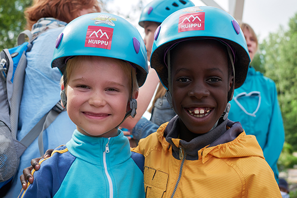 pojat 6v kyparat paassa kaulakkain3