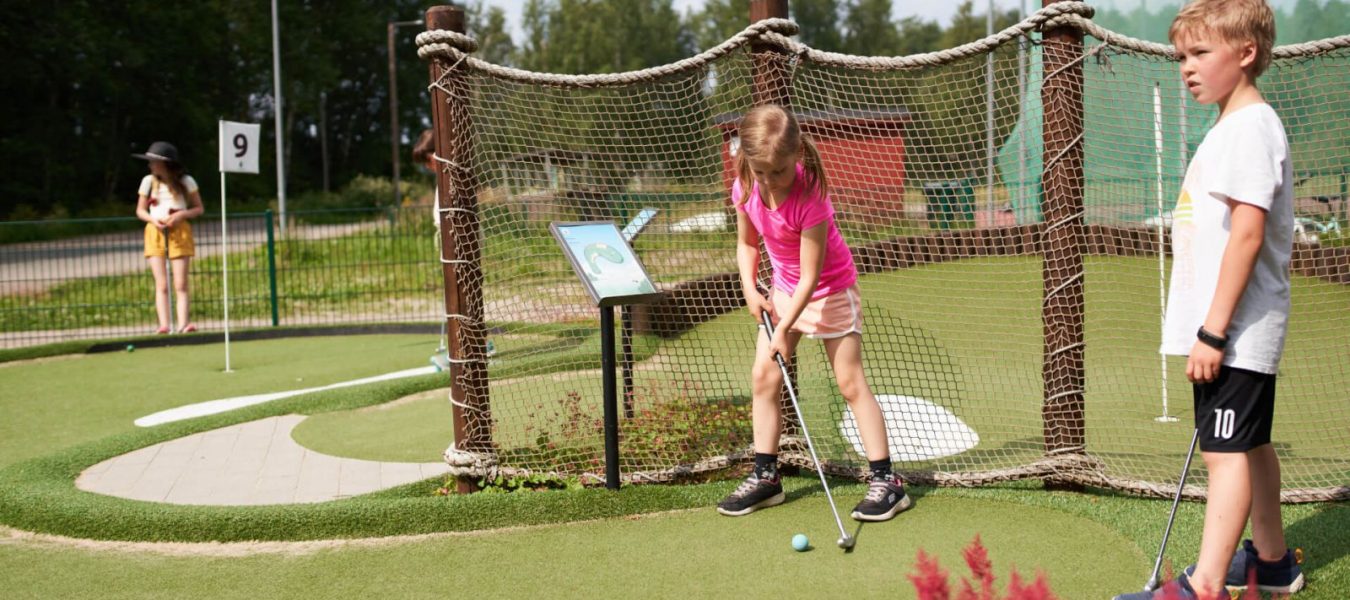 lapset pelaa 5 1920x1280